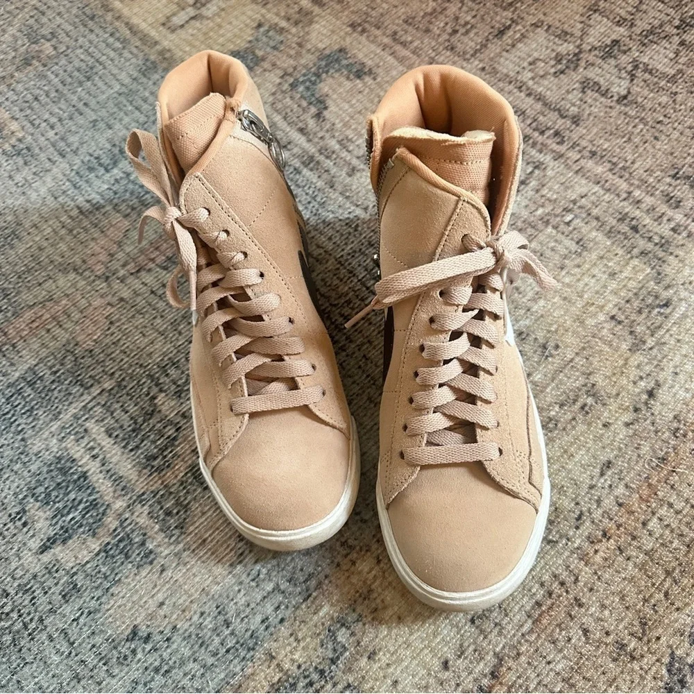 Nike Light Pink High-Top Sneakers sz 7